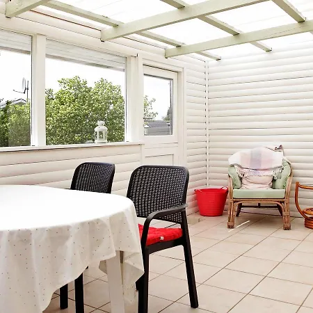 Two-bedroom Holiday In 1 Hébergement de vacances Bogense