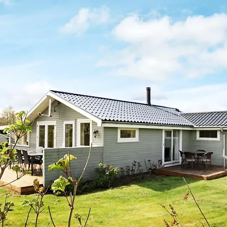Two-bedroom Holiday In 1 Hébergement de vacances Bogense