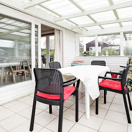 Hébergement de vacances Two-bedroom Holiday In 1