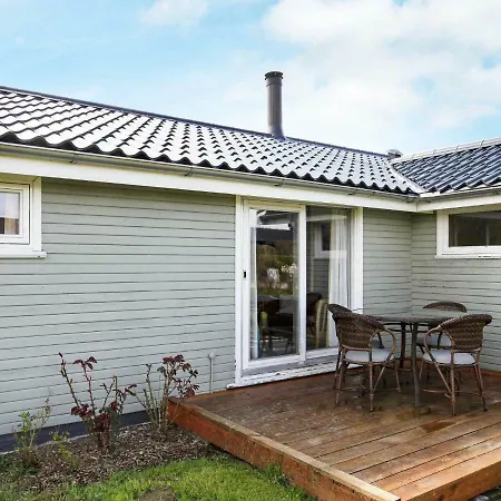 Two-bedroom Holiday In 1 Hébergement de vacances *