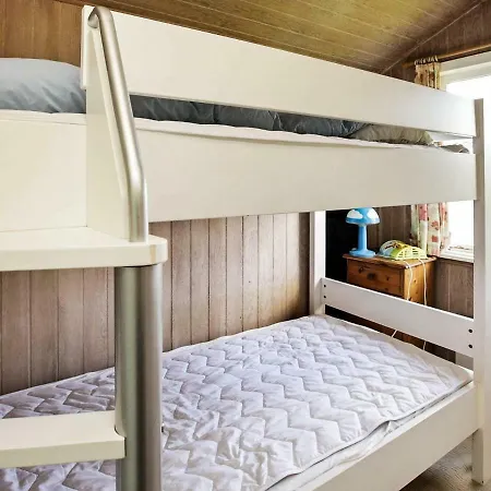 Two-bedroom Holiday In 1 Hébergement de vacances Bogense