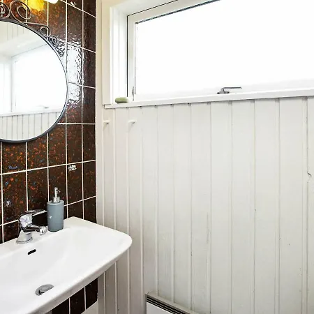 Hébergement de vacances Two-bedroom Holiday In 1