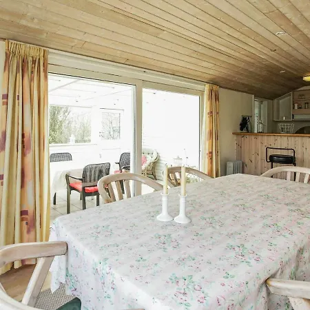 Two-bedroom Holiday In 1 Hébergement de vacances *