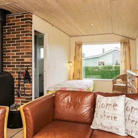 Two-bedroom Holiday In 1 Hébergement de vacances *