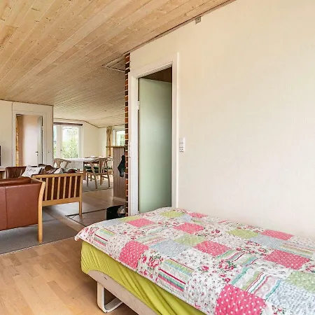 Hébergement de vacances Two-bedroom Holiday In 1